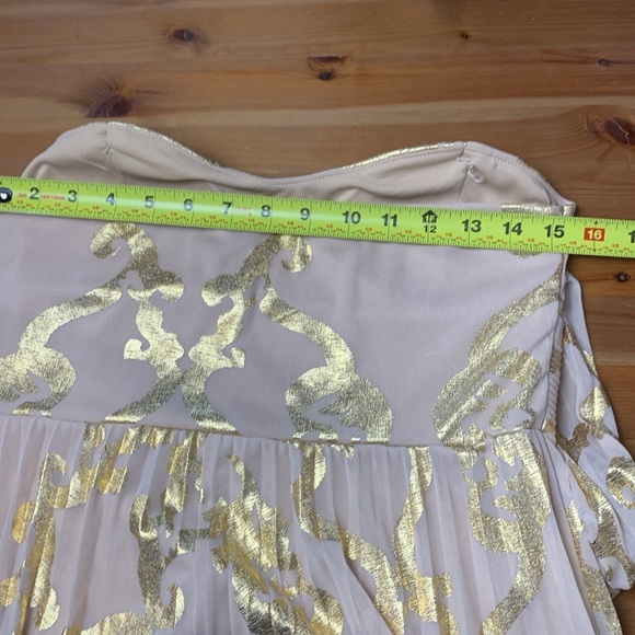 Frank Lyman Elegant Gold and Cream Halter Dress, Lined, Stretch - Picture 7 of 13